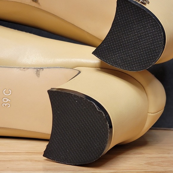 CHANEL‎ Cap Toe Heels Beige Black Leather Block Heel Pumps Made in Italy Size 39 - Picture 9 of 13